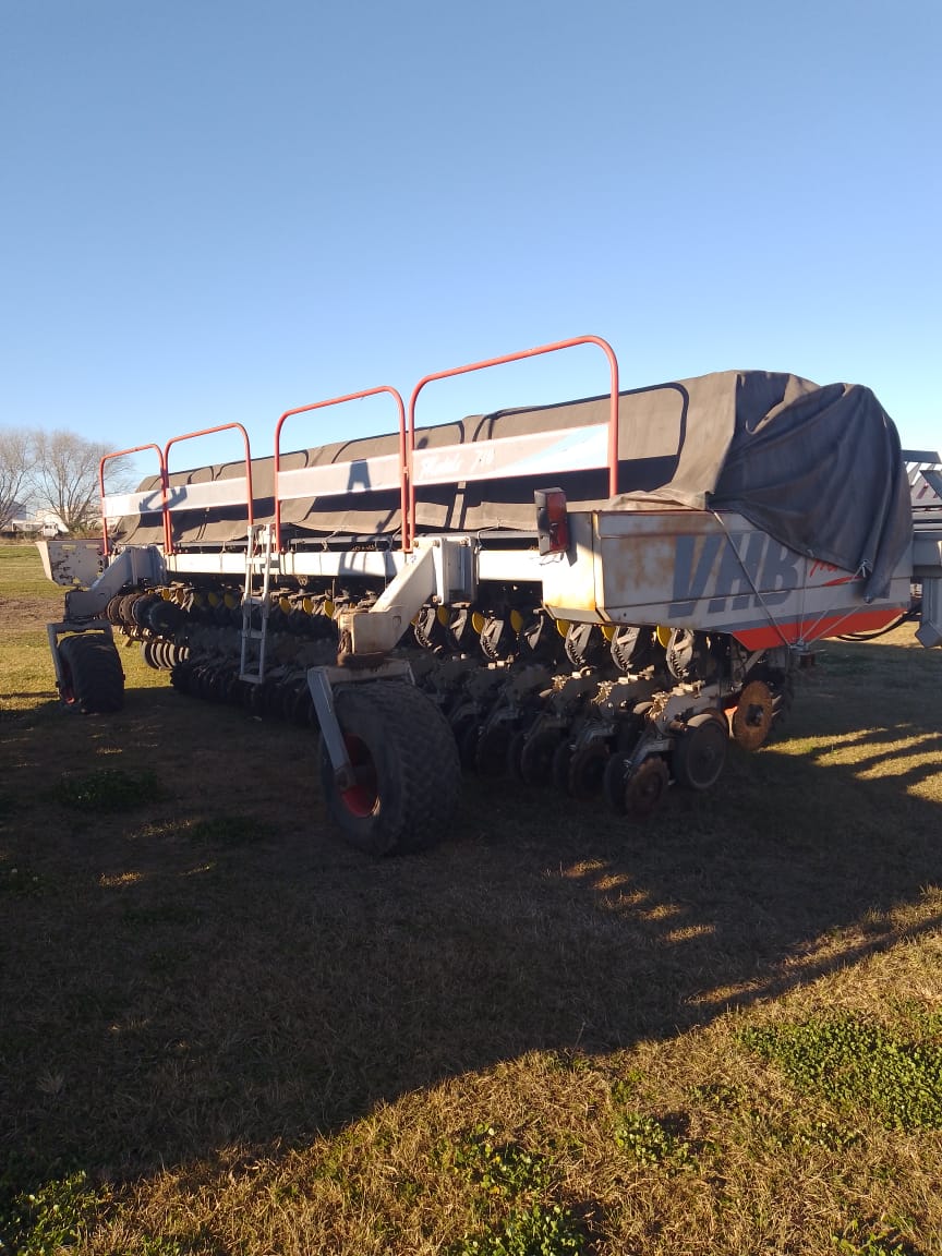 SEMBRADORA VHB PARA GRANOS GRUESOS, NEUMATICA